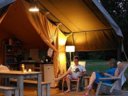 Cliquez pour découvrir toutes les photos de l'HÉBERGEMENT ! tente en toile et bois - camping Des Arcades photo 2