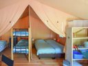 Cliquez pour découvrir toutes les photos de l'HÉBERGEMENT ! tente en toile et bois - camping Des Arcades photo 4