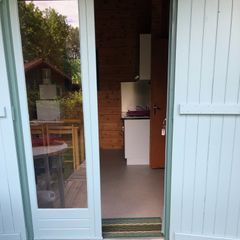 Camping Pas Cher vous présente avec son site Officiel campingpascher.fr, le Camping Du Lac De Saint-Pardoux classé 4 étoiles, situé sur la commune de Saint Pardoux dans le département Haute-vienne (Limousin) en France. Le camping Du Lac De Saint-Pardoux vous propose un hébergement de type chalet de 30 m² pour 1 personne (télévision). L'établissement vous propose 3 autres types d'hébergements. Découvrez tous nos séjours à petits prix dans la commune et aux alentours de Saint Pardoux du département : Haute-vienne (Limousin). Les Avis clients pour le Camping Du Lac De Saint-Pardoux sont de 7 sur 10. Lac, Piscine extérieure, Animations familiales, Club enfants, Aire de jeux enfants, Canoë-kayak, Golf, Paddle, Ping-pong, Piscine, Pétanque, Randonnée, Ski nautique, Terrain de badminton, Terrain de volley-ball, Terrain multisports, Voile, Bar, Dépôt de pain, Snack/Bar, Épicerie,... En savoir plus : cliquez-ICI.