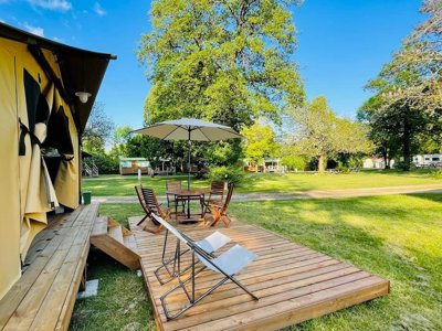 Cliquez pour découvrir toutes les photos de l'HÉBERGEMENT ! tente en toile et bois - Quercy Vacances photo 2