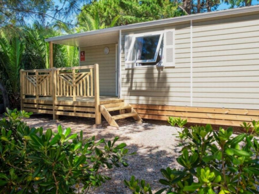 Camping Pas Cher vous présente avec son site Officiel campingpascher.fr, le Camping Des Abesses classé 2 étoiles, situé sur la commune de Saint Paul Les Dax dans le département Landes (Aquitaine) en France. Le camping Des Abesses, vous présente un hébergement de type mobil-home. Le camping Des Abesses vous propose du vendredi 05 juin au vendredi 12 juin 2026 avec un DÉPART DEMAIN pour 7 nuits à 441€. Cette location propose 86 dates différentes pour réserver votre séjour. Découvrez également les 1 autres gammes d'hébergements du camping. Les Avis clients pour le Camping Des Abesses sont excellents avec une note moyenne de 8 sur 10. Piscine chauffée, Piscine extérieure, Court de tennis, Cyclisme, Pétanque, Randonnée, Dépôt de pain, Food truck, Supermarché,... En savoir plus : cliquez-ICI.