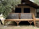 Camping Pas Cher vous présente avec son site Officiel campingpascher.fr, le Camping Domaine Des Chênes Blancs Pausado classé 3 étoiles, situé sur la commune de Saint Saturnin Les Apt dans le département Vaucluse (Provence Alpes Côte D'azur) en France. Le camping Domaine Des Chênes Blancs Pausado, vous présente un hébergement de type tente en toile et bois de 24 m² pour 5 personnes. Le camping Domaine Des Chênes Blancs Pausado vous propose du vendredi 24 avril au vendredi 01 mai 2026 pour 7 nuits à 319€. Cette location propose 178 dates différentes pour réserver votre séjour. Découvrez également les 18 autres gammes d'hébergements du camping. Les Avis clients pour le Camping Domaine Des Chênes Blancs Pausado sont excellents avec une note moyenne de 8 sur 10. Piscine chauffée, Piscine extérieure, Animations familiales, Club enfants, Aire de jeux enfants, Baby-foot, Cyclisme, Escalade, Ping-pong, Pétanque, Randonnée, Terrain multisports, Bar, Dépôt de pain, Restaurant, Épicerie,... En savoir plus : cliquez-ICI.