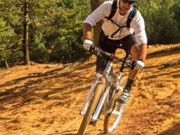 Camping Pas Cher vous présente avec son site Officiel campingpascher.fr, le Camping Domaine Des Chênes Blancs Pausado classé 3 étoiles, situé sur la commune de Saint Saturnin Les Apt dans le département Vaucluse (Provence Alpes Côte D'azur) en France. Le camping Domaine Des Chênes Blancs Pausado, vous présente un hébergement de type bungalow toilé de 20 m² pour 5 personnes. Le camping Domaine Des Chênes Blancs Pausado vous propose du lundi 06 avril au lundi 13 avril 2026 pour 7 nuits à 239€. Cette location propose 167 dates différentes pour réserver votre séjour. Découvrez également les 18 autres gammes d'hébergements du camping. Les Avis clients pour le Camping Domaine Des Chênes Blancs Pausado sont excellents avec une note moyenne de 8 sur 10. Piscine chauffée, Piscine extérieure, Animations familiales, Club enfants, Aire de jeux enfants, Baby-foot, Cyclisme, Escalade, Ping-pong, Pétanque, Randonnée, Terrain multisports, Bar, Dépôt de pain, Restaurant, Épicerie,... En savoir plus : cliquez-ICI.