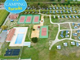 Camping Pas Cher vous présente avec son site Officiel campingpascher.fr, le Camping Les Rives De L'Adour - Paradis classé 3 étoiles, situé sur la commune de Saint Sever dans le département Landes (Aquitaine) en France. Le camping Les Rives De L'Adour - Paradis, vous présente un hébergement de type mobil-home de 28 m². Le camping Les Rives De L'Adour - Paradis vous propose du dimanche 10 mai au dimanche 17 mai 2026, en promotion à -11% pour 7 nuits à 167 € au lieu de 188,0 € soit une Économie de 21 €. Cette location propose 96 dates différentes pour réserver votre séjour. Découvrez également les 13 autres gammes d'hébergements du camping. Les Avis clients pour le Camping Les Rives De L'Adour - Paradis sont excellents avec une note moyenne de 8 sur 10. Piscine couverte, Piscine extérieure, Animations familiales, Club enfants, Aire de jeux enfants, Court de tennis, Ping-pong, Pétanque, Terrain de football, Bar, Dépôt de pain, Snack/Bar,... En savoir plus : cliquez-ICI.