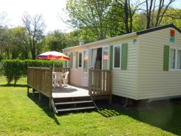 Camping Pas Cher vous présente avec son site Officiel campingpascher.fr, le Camping Le Trel classé 3 étoiles, situé sur la commune de Saint Pompon dans le département Dordogne (Aquitaine) en France. Le camping Le Trel, vous présente un hébergement de type mobil-home de 28 m² pour 4 personnes. Le camping Le Trel vous propose du dimanche 12 avril au dimanche 19 avril 2026 pour 7 nuits à 210€. Cette location propose 117 dates différentes pour réserver votre séjour. Découvrez également les 12 autres gammes d'hébergements du camping. Les Avis clients pour le Camping Le Trel sont excellents avec une note moyenne de 8 sur 10. Piscine extérieure, Animations familiales, Aire de jeux enfants, Canoë-kayak, Centre équestre, Golf, Ping-pong, Piscine, Pétanque, Randonnée, Structure gonflable enfants, Bar, Boulangerie, Dépôt de pain, Restaurant, Snack/Bar, Supermarché, Épicerie,... En savoir plus : cliquez-ICI.