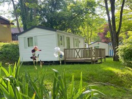 Camping Pas Cher vous présente avec son site Officiel campingpascher.fr, le Camping Le Trel classé 3 étoiles, situé sur la commune de Saint Pompon dans le département Dordogne (Aquitaine) en France. Le camping Le Trel, vous présente un hébergement de type mobil-home de 24 m² pour 4 personnes. Le camping Le Trel vous propose du dimanche 12 avril au dimanche 19 avril 2026 pour 7 nuits à 210€. Cette location propose 117 dates différentes pour réserver votre séjour. Découvrez également les 12 autres gammes d'hébergements du camping. Les Avis clients pour le Camping Le Trel sont excellents avec une note moyenne de 8 sur 10. Piscine extérieure, Animations familiales, Aire de jeux enfants, Canoë-kayak, Centre équestre, Golf, Ping-pong, Piscine, Pétanque, Randonnée, Structure gonflable enfants, Bar, Boulangerie, Dépôt de pain, Restaurant, Snack/Bar, Supermarché, Épicerie,... En savoir plus : cliquez-ICI.