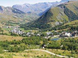 Camping Pas Cher vous présente avec son site Officiel campingpascher.fr, la Résidence Odalys Essentielle L'Ouillon classé 2 étoiles, située sur la commune de Saint Sorlin D'arves dans le département Savoie (Rhône Alpes) en France. La résidence Odalys Essentielle L'Ouillon, vous présente un hébergement de type appartement de 32 m² pour 1 personne et télévision. La résidence Odalys Essentielle L'Ouillon vous propose du sam. 21 mars au sam. 28 mars 2026 pour 7 nuits à 429€. Cette location propose 11 dates différentes pour réserver votre séjour. Découvrez également les 2 autres gammes d'hébergements de la résidence. Les Avis clients pour la Résidence Odalys Essentielle L'Ouillon sont de 6 sur 10. Piscine chauffée, Piscine extérieure, Animation enfants, Centre équestre, Randonnée,... En savoir plus : cliquez-ICI.