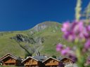 Camping Pas Cher vous présente avec son site Officiel campingpascher.fr, la Résidence Odalys Référence Les Chalets De L'Arvan II classé 3 étoiles, située sur la commune de Saint Sorlin D'arves dans le département Savoie (Rhône Alpes) en France. La résidence Odalys Référence Les Chalets De L'Arvan II, vous présente un hébergement de type appartement de 56 m² pour 2 personnes et télévision. La résidence Odalys Référence Les Chalets De L'Arvan II vous propose du sam. 28 mars au sam. 04 avril 2026 pour 7 nuits à 579€. Cette location propose 13 dates différentes pour réserver votre séjour. Découvrez également les 3 autres gammes d'hébergements de la résidence. Les Avis clients pour la Résidence Odalys Référence Les Chalets De L'Arvan II sont de 7 sur 10. Piscine chauffée, Piscine extérieure, Animation enfants, Aire de jeux enfants, Centre équestre, Pétanque, Randonnée,... En savoir plus : cliquez-ICI.