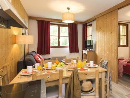 Camping Pas Cher vous présente avec son site Officiel campingpascher.fr, la Résidence Odalys Référence L'Orée Des Pistes classé 3 étoiles, située sur la commune de Saint Sorlin D'arves dans le département Savoie (Rhône Alpes) en France. La résidence Odalys Référence L'Orée Des Pistes, vous présente un hébergement de type appartement de 26 m² et télévision. La résidence Odalys Référence L'Orée Des Pistes vous propose du sam. 22 août au sam. 29 août 2026 pour 7 nuits à 399€. Cette location propose 11 dates différentes pour réserver votre séjour. Découvrez également les 7 autres gammes d'hébergements de la résidence. Piscine chauffée, Piscine couverte, Animation enfants, Centre équestre, Piscine,... En savoir plus : cliquez-ICI.