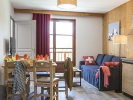 Camping Pas Cher vous présente avec son site Officiel campingpascher.fr, la Résidence Odalys Référence L'Orée Des Pistes classé 3 étoiles, située sur la commune de Saint Sorlin D'arves dans le département Savoie (Rhône Alpes) en France. La résidence Odalys Référence L'Orée Des Pistes, vous présente un hébergement de type appartement de 68 m² pour 1 personne et télévision. La résidence Odalys Référence L'Orée Des Pistes vous propose du sam. 22 août au sam. 29 août 2026 pour 7 nuits à 749€. Cette location propose 7 dates différentes pour réserver votre séjour. Découvrez également les 7 autres gammes d'hébergements de la résidence. Piscine chauffée, Piscine couverte, Animation enfants, Centre équestre, Piscine,... En savoir plus : cliquez-ICI.