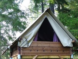 Camping Pas Cher vous présente avec son site Officiel campingpascher.fr, le Camping Domaine Du Trappeur classé 3 étoiles, situé sur la commune de Saint Sorlin D'arves dans le département Savoie (Rhône Alpes) en France. Le camping Domaine Du Trappeur, vous présente un hébergement de type hébergement insolite de 5 m². Le camping Domaine Du Trappeur vous proposeun séjour PAS CHER avec une REMISEdu mercredi 06 mai au mercredi 13 mai 2026, en promotion à -49% pour 7 nuits à 213 € au lieu de 425,5 € soit une Économie de 212,50 €. Cette location propose 90 dates différentes pour réserver votre séjour. Découvrez également les 12 autres gammes d'hébergements du camping. Les Avis clients pour le Camping Domaine Du Trappeur sont excellents avec une note moyenne de 8 sur 10. LacÉtang, Baby-foot, Ping-pong, Piscine, Pétanque, Trampoline, Bar, Dépôt de pain, Restaurant, Épicerie,... En savoir plus : cliquez-ICI.