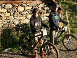 Camping Pas Cher vous présente avec son site Officiel campingpascher.fr, le Camping Domaine Du Trappeur classé 3 étoiles, situé sur la commune de Saint Sorlin D'arves dans le département Savoie (Rhône Alpes) en France. Le camping Domaine Du Trappeur, vous présente un hébergement de type hébergement insolite de 6 m². Le camping Domaine Du Trappeur vous proposeun séjour PAS CHER avec une REMISEdu mercredi 06 mai au mercredi 13 mai 2026, en promotion à -49% pour 7 nuits à 213 € au lieu de 425,5 € soit une Économie de 212,50 €. Cette location propose 90 dates différentes pour réserver votre séjour. Découvrez également les 12 autres gammes d'hébergements du camping. Les Avis clients pour le Camping Domaine Du Trappeur sont excellents avec une note moyenne de 8 sur 10. LacÉtang, Baby-foot, Ping-pong, Piscine, Pétanque, Trampoline, Bar, Dépôt de pain, Restaurant, Épicerie,... En savoir plus : cliquez-ICI.