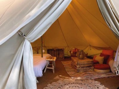 Cliquez pour découvrir toutes les photos de l'HÉBERGEMENT ! tente en toile et bois - Les Portes De Sancerre photo 3