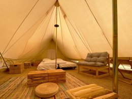 Camping Pas Cher vous présente avec son site Officiel campingpascher.fr, le Camping Les Portes De Sancerre classé 3 étoiles, situé sur la commune de Saint Satur dans le département Cher (Centre Val De Loire) en France. Le camping Les Portes De Sancerre vous propose un hébergement de type mobil-home de 33 m². L'établissement vous propose 6 autres types d'hébergements. Découvrez tous nos séjours à petits prix dans la commune et aux alentours de Saint Satur du département : Cher (Centre Val De Loire). Les Avis clients pour le Camping Les Portes De Sancerre sont excellents avec une note moyenne de 8 sur 10. Rivière, Piscine chauffée, Piscine extérieure, Aire de jeux enfants, Court de tennis, Ping-pong, Pétanque, Randonnée, Boulangerie, Dépôt de pain, Supermarché, Épicerie,... En savoir plus : cliquez-ICI.