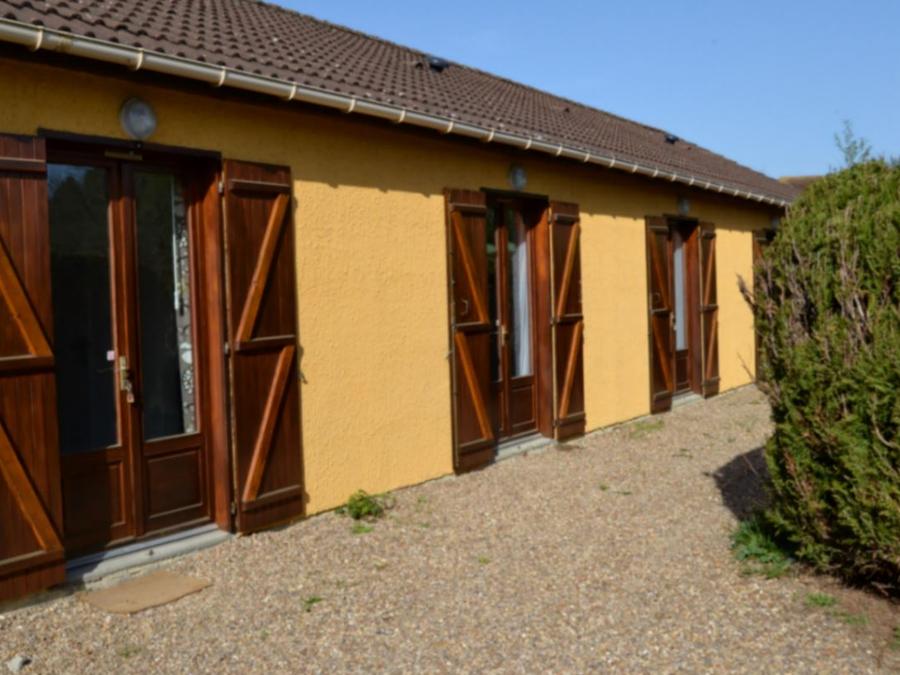 Camping Pas Cher vous présente avec son site Officiel campingpascher.fr, le Camping Parc Des Joumiers classé 3 étoiles, situé sur la commune de Saint Sauveur En Puisaye dans le département Yonne (Bourgogne) en France. Le camping Parc Des Joumiers vous propose un hébergement de type chambre de 20 m² (télévision). L'établissement vous propose 6 autres types d'hébergements. Découvrez tous nos séjours à petits prix dans la commune et aux alentours de Saint Sauveur En Puisaye du département : Yonne (Bourgogne). Les Avis clients pour le Camping Parc Des Joumiers sont excellents avec une note moyenne de 8 sur 10. Piscine chauffée, Piscine extérieure, Aire de jeux enfants, Canoë-kayak, Centre équestre, Ping-pong, Pétanque, Structure gonflable enfants, Bar, Dépôt de pain, Plats à emporter, Snack/Bar,... En savoir plus : cliquez-ICI.