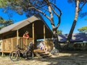 Cliquez pour découvrir toutes les photos de l'HÉBERGEMENT ! tente en toile et bois - camping Flower Monplaisir | Oléron 4 étoiles photo 1