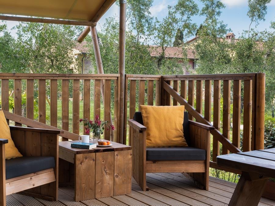 Camping Pas Cher vous présente avec son site Officiel campingpascher.fr, le Camping Oléron Saint Tro'Park classé 4 étoiles, situé sur la commune de Saint Trojan Les Bains dans le département Charente-maritime (Poitou Charentes) en France. Le camping Oléron Saint Tro'Park, vous présente un hébergement de type lodge de 20 m² pour 4 personnes. Le camping Oléron Saint Tro'Park vous propose du dimanche 28 juin au dimanche 05 juillet 2026 pour 7 nuits à 346€. Cette location propose 28 dates différentes pour réserver votre séjour. Découvrez également les 15 autres gammes d'hébergements du camping. Les Avis clients pour le Camping Oléron Saint Tro'Park sont excellents avec une note moyenne de 8 sur 10. Piscine chauffée, Piscine extérieure, Club enfants, Aire de jeux enfants, Baby-foot, Canoë-kayak, Centre équestre, Court de tennis, Cyclisme, Golf, Ping-pong, Piscine, Pétanque, Randonnée, Salle de fitness, Surf, Terrain de football, Terrain multisports, Bar, Dépôt de pain, Plats à emporter, Snack/Bar,... En savoir plus : cliquez-ICI.