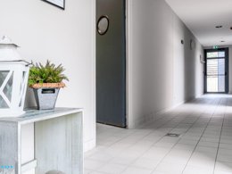 Camping Pas Cher vous présente avec son site Officiel campingpascher.fr, le Camping Oléron Saint Tro'Park classé 4 étoiles, situé sur la commune de Saint Trojan Les Bains dans le département Charente-maritime (Poitou Charentes) en France. Le camping Oléron Saint Tro'Park, vous présente un hébergement de type lodge de 20 m² pour 2 personnes. Le camping Oléron Saint Tro'Park vous propose du jeudi 28 mai au jeudi 04 juin 2026, en promotion à -15% pour 7 nuits à 225,25 € au lieu de 265,0 € soit une Économie de 39,75 €. Cette location propose 98 dates différentes pour réserver votre séjour. Découvrez également les 12 autres gammes d'hébergements du camping. Les Avis clients pour le Camping Oléron Saint Tro'Park sont de 7 sur 10. Piscine chauffée, Piscine extérieure, Club enfants, Aire de jeux enfants, Baby-foot, Canoë-kayak, Centre équestre, Court de tennis, Cyclisme, Golf, Ping-pong, Piscine, Pétanque, Randonnée, Salle de fitness, Terrain de football, Terrain multisports, Bar, Dépôt de pain, Plats à emporter, Snack/Bar,... En savoir plus : cliquez-ICI.