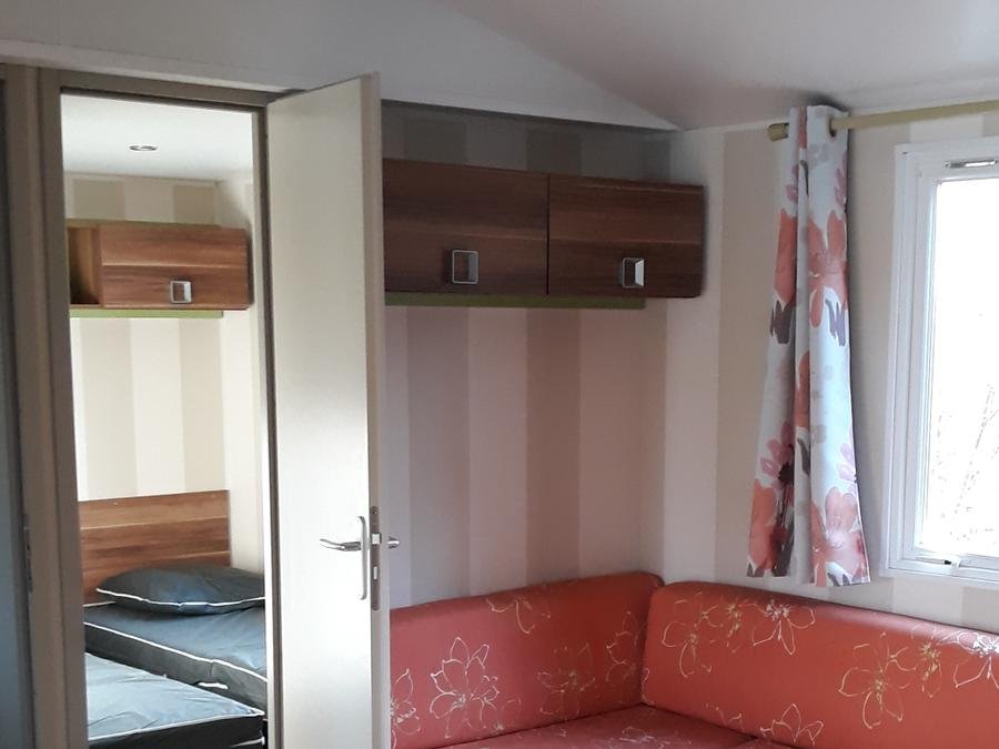 Camping Pas Cher vous présente avec son site Officiel campingpascher.fr, le Camping Maeva Escapades Les Etangs Mina classé 3 étoiles, situé sur la commune de Saint Sornin dans le département Charente-maritime (Poitou Charentes) en France. Le camping Maeva Escapades Les Etangs Mina vous propose un hébergement de type mobil-home de 35 m² (télévision). L'établissement vous propose 23 autres types d'hébergements. Découvrez tous nos séjours à petits prix dans la commune et aux alentours de Saint Sornin du département : Charente-maritime (Poitou Charentes). Les Avis clients pour le Camping Maeva Escapades Les Etangs Mina sont excellents avec une note moyenne de 8 sur 10. MerÉtang, Piscine extérieure, Animation ados, Animations familiales, Club enfants, Aire de jeux enfants, Baby-foot, Canoë-kayak, Cyclisme, Parcours sportif, Ping-pong, Piscine, Pétanque, Randonnée, Salle de jeux vidéo, Structure gonflable enfants, Bar, Dépôt de pain, Pizzeria, Plats à emporter, Snack/Bar, Épicerie,... En savoir plus : cliquez-ICI.