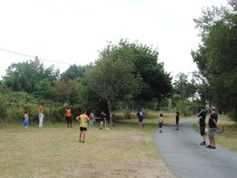 Camping Pas Cher vous présente avec son site Officiel campingpascher.fr, le Camping Maeva Escapades Les Etangs Mina classé 3 étoiles, situé sur la commune de Saint Sornin dans le département Charente-maritime (Poitou Charentes) en France. Le camping Maeva Escapades Les Etangs Mina, vous présente un hébergement de type mobil-home de 32 m². Le camping Maeva Escapades Les Etangs Mina vous propose du sam. 25 avril au sam. 02 mai 2026 pour 7 nuits à 439€. Cette location propose 94 dates différentes pour réserver votre séjour. Découvrez également les 25 autres gammes d'hébergements du camping. Les Avis clients pour le Camping Maeva Escapades Les Etangs Mina sont excellents avec une note moyenne de 8 sur 10. MerÉtang, Piscine extérieure, Animation ados, Animations familiales, Club enfants, Aire de jeux enfants, Baby-foot, Canoë-kayak, Cyclisme, Parcours sportif, Ping-pong, Piscine, Pétanque, Randonnée, Salle de jeux vidéo, Structure gonflable enfants, Bar, Dépôt de pain, Pizzeria, Plats à emporter, Snack/Bar, Épicerie,... En savoir plus : cliquez-ICI.