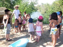 Camping Pas Cher vous présente avec son site Officiel campingpascher.fr, le Camping Maeva Escapades Les Etangs Mina classé 3 étoiles, situé sur la commune de Saint Sornin dans le département Charente-maritime (Poitou Charentes) en France. Le camping Maeva Escapades Les Etangs Mina, vous présente un hébergement de type tente de 13 m² pour 5 personnes. Le camping Maeva Escapades Les Etangs Mina vous propose du sam. 04 juillet au sam. 11 juillet 2026 pour 7 nuits à 490€. Cette location propose 8 dates différentes pour réserver votre séjour. Découvrez également les 25 autres gammes d'hébergements du camping. Les Avis clients pour le Camping Maeva Escapades Les Etangs Mina sont excellents avec une note moyenne de 8 sur 10. MerÉtang, Piscine extérieure, Animation ados, Animations familiales, Club enfants, Aire de jeux enfants, Baby-foot, Canoë-kayak, Cyclisme, Parcours sportif, Ping-pong, Piscine, Pétanque, Randonnée, Salle de jeux vidéo, Structure gonflable enfants, Bar, Dépôt de pain, Pizzeria, Plats à emporter, Snack/Bar, Épicerie,... En savoir plus : cliquez-ICI.