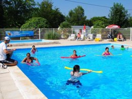 Camping Pas Cher vous présente avec son site Officiel campingpascher.fr, le Camping Maeva Escapades Les Etangs Mina classé 3 étoiles, situé sur la commune de Saint Sornin dans le département Charente-maritime (Poitou Charentes) en France. Le camping Maeva Escapades Les Etangs Mina, vous présente un hébergement de type tente en toile et bois de 15 m² pour 2 personnes. Le camping Maeva Escapades Les Etangs Mina vous propose du sam. 04 juillet au sam. 11 juillet 2026 pour 7 nuits à 529€. Cette location propose 8 dates différentes pour réserver votre séjour. Découvrez également les 25 autres gammes d'hébergements du camping. Les Avis clients pour le Camping Maeva Escapades Les Etangs Mina sont excellents avec une note moyenne de 8 sur 10. MerÉtang, Piscine extérieure, Animation ados, Animations familiales, Club enfants, Aire de jeux enfants, Baby-foot, Canoë-kayak, Cyclisme, Parcours sportif, Ping-pong, Piscine, Pétanque, Randonnée, Salle de jeux vidéo, Structure gonflable enfants, Bar, Dépôt de pain, Pizzeria, Plats à emporter, Snack/Bar, Épicerie,... En savoir plus : cliquez-ICI.