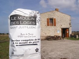 Camping Pas Cher vous présente avec son site Officiel campingpascher.fr, le Camping Maeva Escapades Les Etangs Mina classé 3 étoiles, situé sur la commune de Saint Sornin dans le département Charente-maritime (Poitou Charentes) en France. Le camping Maeva Escapades Les Etangs Mina, vous présente un hébergement de type mobil-home de 29 m² et télévision. Le camping Maeva Escapades Les Etangs Mina vous propose du sam. 25 avril au sam. 02 mai 2026 pour 7 nuits à 504€. Cette location propose 94 dates différentes pour réserver votre séjour. Découvrez également les 25 autres gammes d'hébergements du camping. Les Avis clients pour le Camping Maeva Escapades Les Etangs Mina sont excellents avec une note moyenne de 8 sur 10. MerÉtang, Piscine extérieure, Animation ados, Animations familiales, Club enfants, Aire de jeux enfants, Baby-foot, Canoë-kayak, Cyclisme, Parcours sportif, Ping-pong, Piscine, Pétanque, Randonnée, Salle de jeux vidéo, Structure gonflable enfants, Bar, Dépôt de pain, Pizzeria, Plats à emporter, Snack/Bar, Épicerie,... En savoir plus : cliquez-ICI.