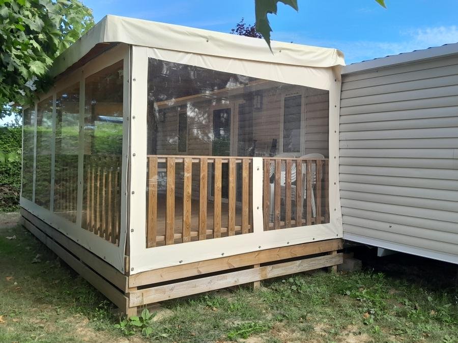 Camping Pas Cher vous présente avec son site Officiel campingpascher.fr, le Camping La Bolée D'Air classé 4 étoiles, situé sur la commune de Saint Vincent Sur Jard dans le département Vendée (Pays De La Loire) en France. Le camping La Bolée D'Air, vous présente un hébergement de type mobil-home de 40 m² pour 8 personnes et télévision. Le camping La Bolée D'Air vous propose du sam. 04 juillet au sam. 11 juillet 2026 pour 7 nuits à 980€. Cette location propose 3 dates différentes pour réserver votre séjour. Découvrez également les 8 autres gammes d'hébergements du camping. Les Avis clients pour le Camping La Bolée D'Air sont de 7 sur 10. Mer, Piscine couverte, Piscine extérieure, Animations familiales, Club enfants, Aire de jeux enfants, Baby-foot, Court de tennis, Cyclisme, Flipper, Ping-pong, Piscine, Pétanque, Salle de fitness, Terrain de volley-ball, Terrain multisports, Voile, Bar, Dépôt de pain, Plats à emporter, Snack/Bar, Épicerie,... En savoir plus : cliquez-ICI.