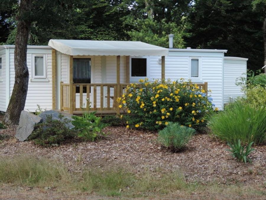 Camping Pas Cher vous présente avec son site Officiel campingpascher.fr, le Camping Les Myrtilles classé 2 étoiles, situé sur la commune de Saint Yvi dans le département Finistère (Bretagne) en France. Le camping Les Myrtilles, vous présente un hébergement de type mobil-home de 21 m². Le camping Les Myrtilles vous propose du sam. 04 juillet au sam. 11 juillet 2026 pour 7 nuits à 540€. Cette location propose 8 dates différentes pour réserver votre séjour. Découvrez également les 2 autres gammes d'hébergements du camping. Les Avis clients pour le Camping Les Myrtilles sont de 7 sur 10. Animations familiales, Aire de jeux enfants, Baby-foot, Centre équestre, Court de tennis, Golf, Piscine, Pétanque, Randonnée, Terrain de football, Créperie, Dépôt de pain, Pizzeria,... En savoir plus : cliquez-ICI.