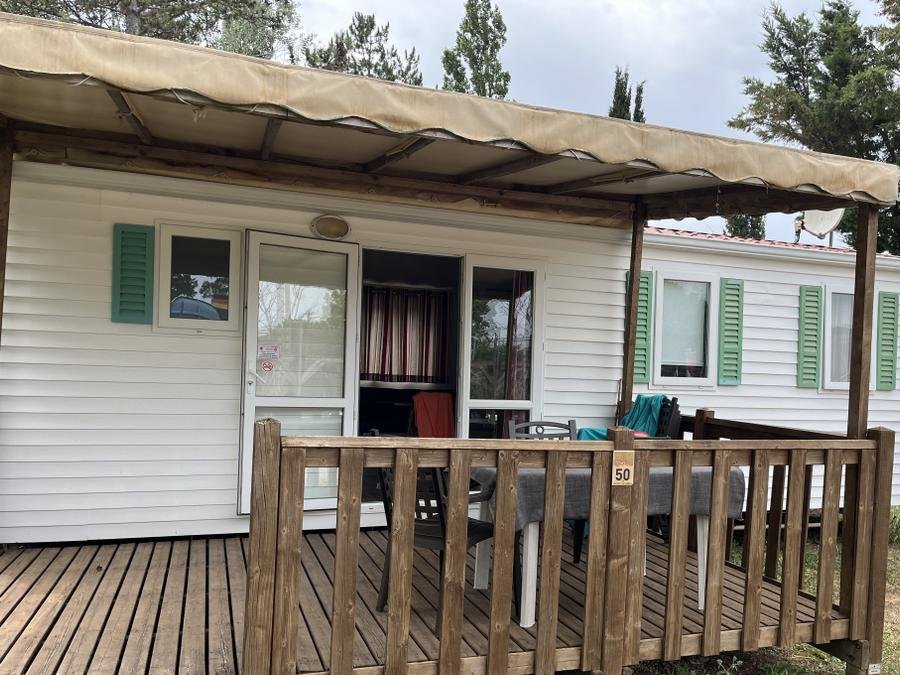 Camping Pas Cher vous présente avec son site Officiel campingpascher.fr, le Camping Flower La Vidaresse classé 3 étoiles, situé sur la commune de Sainte Anastasie Sur Issole dans le département Var (Provence Alpes Côte D'azur) en France. Le camping Flower La Vidaresse, vous présente un hébergement de type mobil-home de 32 m² avec climatisation et télévision. Le camping Flower La Vidaresse vous propose du vendredi 05 juin au vendredi 12 juin 2026 avec une PROMO de DERNIÈRE MINUTE, en promotion à -13% pour 7 nuits à 458 € au lieu de 531,5 € soit une Économie de 73,50 €. Cette location propose 53 dates différentes pour réserver votre séjour. Découvrez également les 7 autres gammes d'hébergements du camping. Les Avis clients pour le Camping Flower La Vidaresse sont excellents avec une note moyenne de 8 sur 10. Piscine chauffée, Piscine couverte, Animations familiales, Club enfants, Aire de jeux enfants, Baby-foot, Canoë-kayak, Centre équestre, Cyclisme, Escalade, Golf, Ping-pong, Piscine, Pétanque, Randonnée, Trampoline, Bar, Dépôt de pain, Snack/Bar,... En savoir plus : cliquez-ICI.