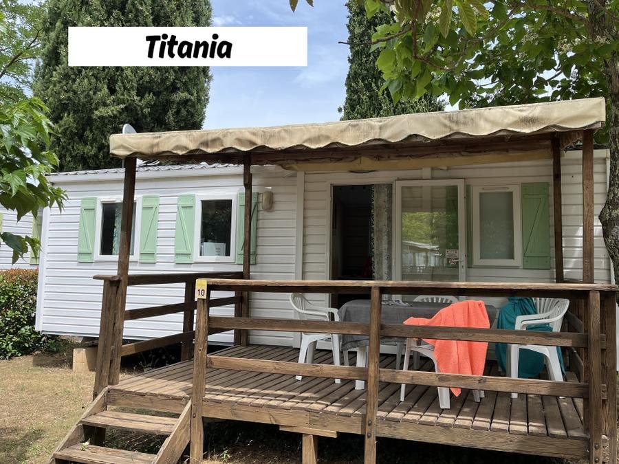 Camping Pas Cher vous présente avec son site Officiel campingpascher.fr, le Camping Flower La Vidaresse classé 3 étoiles, situé sur la commune de Sainte Anastasie Sur Issole dans le département Var (Provence Alpes Côte D'azur) en France. Le camping Flower La Vidaresse, vous présente un hébergement de type mobil-home de 32 m² et télévision. Le camping Flower La Vidaresse vous propose du vendredi 05 juin au vendredi 12 juin 2026 avec une PROMO de DERNIÈRE MINUTE, en promotion à -13% pour 7 nuits à 458 € au lieu de 531,5 € soit une Économie de 73,50 €. Cette location propose 62 dates différentes pour réserver votre séjour. Découvrez également les 7 autres gammes d'hébergements du camping. Les Avis clients pour le Camping Flower La Vidaresse sont excellents avec une note moyenne de 8 sur 10. Piscine chauffée, Piscine couverte, Animations familiales, Club enfants, Aire de jeux enfants, Baby-foot, Canoë-kayak, Centre équestre, Cyclisme, Escalade, Golf, Ping-pong, Piscine, Pétanque, Randonnée, Trampoline, Bar, Dépôt de pain, Snack/Bar,... En savoir plus : cliquez-ICI.