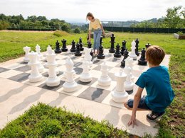 Camping Pas Cher vous présente avec son site Officiel campingpascher.fr, le Camping Les Collines De Sainte Féréole classé 3 étoiles, situé sur la commune de Sainte Fereole dans le département Corrèze (Limousin) en France. Le camping Les Collines De Sainte Féréole, vous présente un hébergement de type maison de campagne de 45 m² pour 2 personnes et télévision. Le camping Les Collines De Sainte Féréole vous propose du sam. 12 septembre au sam. 19 septembre 2026, en promotion à -15% pour 7 nuits à 327,25 € au lieu de 385,0 € soit une Économie de 57,75 €. Cette location propose 262 dates différentes pour réserver votre séjour. Découvrez également les 5 autres gammes d'hébergements du camping. Les Avis clients pour le Camping Les Collines De Sainte Féréole sont excellents avec une note moyenne de 9 sur 10. Piscine chauffée, Piscine extérieure, Animations familiales, Aire de jeux enfants, Centre équestre, Court de tennis, Golf, Pétanque, Randonnée, Terrain de football, Terrain multisports, Dépôt de pain,... En savoir plus : cliquez-ICI.