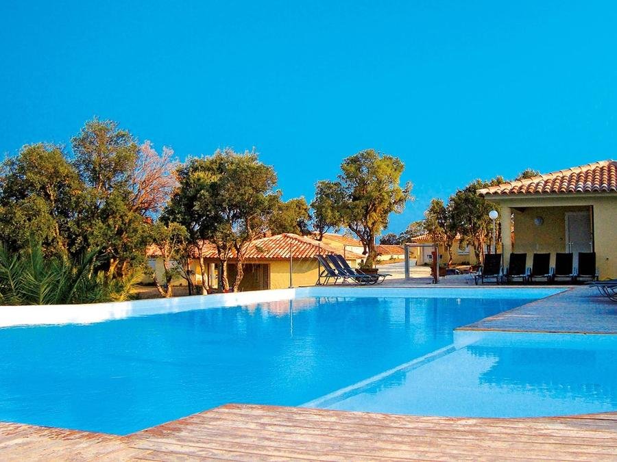 Camping Pas Cher vous présente avec son site Officiel campingpascher.fr, la Résidence Odalys Référence San Martinu classé 2 étoiles, située sur la commune de Sainte Lucie De Porto Vecchio dans le département Corse Du Sud (Corse) en France. La résidence Odalys Référence San Martinu, vous présente un hébergement de type villa de 48 m² et télévision. La résidence Odalys Référence San Martinu vous proposeun séjour PAS CHER avec une REMISEdu sam. 06 juin au sam. 13 juin 2026, en promotion à -30% pour 7 nuits à 874,30 € au lieu de 1249,0 € soit une Économie de 374,70 €. Cette location propose 15 dates différentes pour réserver votre séjour. Découvrez également les 2 autres gammes d'hébergements de la résidence. Les Avis clients pour la Résidence Odalys Référence San Martinu sont de 7 sur 10. Piscine extérieure, Centre équestre, Cyclisme, Randonnée,... En savoir plus : cliquez-ICI.