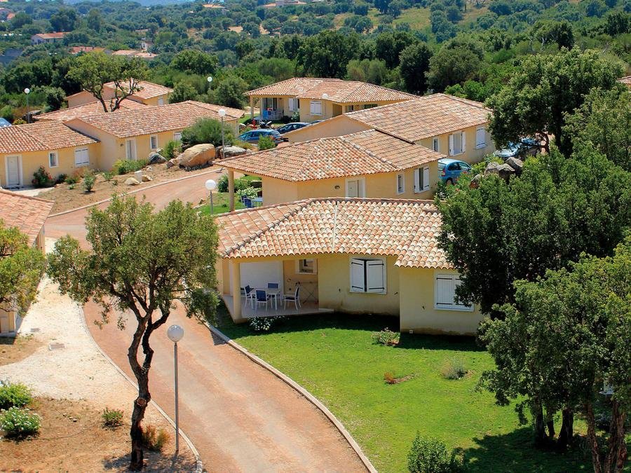 Camping Pas Cher vous présente avec son site Officiel campingpascher.fr, la Résidence Odalys Référence San Martinu classé 2 étoiles, située sur la commune de Sainte Lucie De Porto Vecchio dans le département Corse Du Sud (Corse) en France. La résidence Odalys Référence San Martinu, vous présente un hébergement de type villa de 52 m² et télévision. La résidence Odalys Référence San Martinu vous proposeun séjour PAS CHER avec une REMISEdu sam. 06 juin au sam. 13 juin 2026, en promotion à -30% pour 7 nuits à 979,30 € au lieu de 1399,0 € soit une Économie de 419,70 €. Cette location propose 15 dates différentes pour réserver votre séjour. Découvrez également les 2 autres gammes d'hébergements de la résidence. Les Avis clients pour la Résidence Odalys Référence San Martinu sont de 7 sur 10. Piscine extérieure, Centre équestre, Cyclisme, Randonnée,... En savoir plus : cliquez-ICI.
