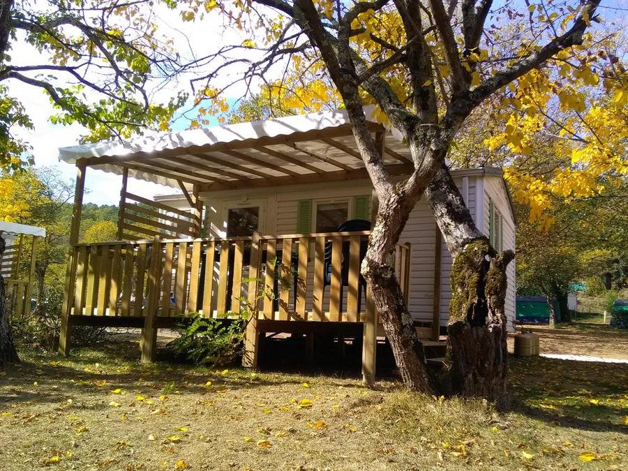 Camping Pas Cher vous présente avec son site Officiel campingpascher.fr, le Camping Coeur D'Ardèche classé 4 étoiles, situé sur la commune de Saint Vincent De Durfort dans le département Ardèche (Rhône Alpes) en France. Le camping Coeur D'Ardèche, vous présente un hébergement de type mobil-home de 24 m² et télévision. Le camping Coeur D'Ardèche vous proposeun séjour PAS CHER avec une REMISEdu jeudi 11 juin au jeudi 18 juin 2026, en promotion à -50% pour 7 nuits à 248,15 € au lieu de 496,3 € soit une Économie de 248,15 €. Cette location propose 10 dates différentes pour réserver votre séjour. Découvrez également les 30 autres gammes d'hébergements du camping. Les Avis clients pour le Camping Coeur D'Ardèche sont excellents avec une note moyenne de 8 sur 10. Rivière, Piscine chauffée, Piscine extérieure, Animations familiales, Club enfants, Aire de jeux enfants, Pédalo, Pétanque, Randonnée, Salle de jeux vidéo, Terrain de beach-volley, Terrain multisports, Tir à l’arc, Trampoline, Bar, Dépôt de pain, Plats à emporter, Restaurant, Épicerie,... En savoir plus : cliquez-ICI.
