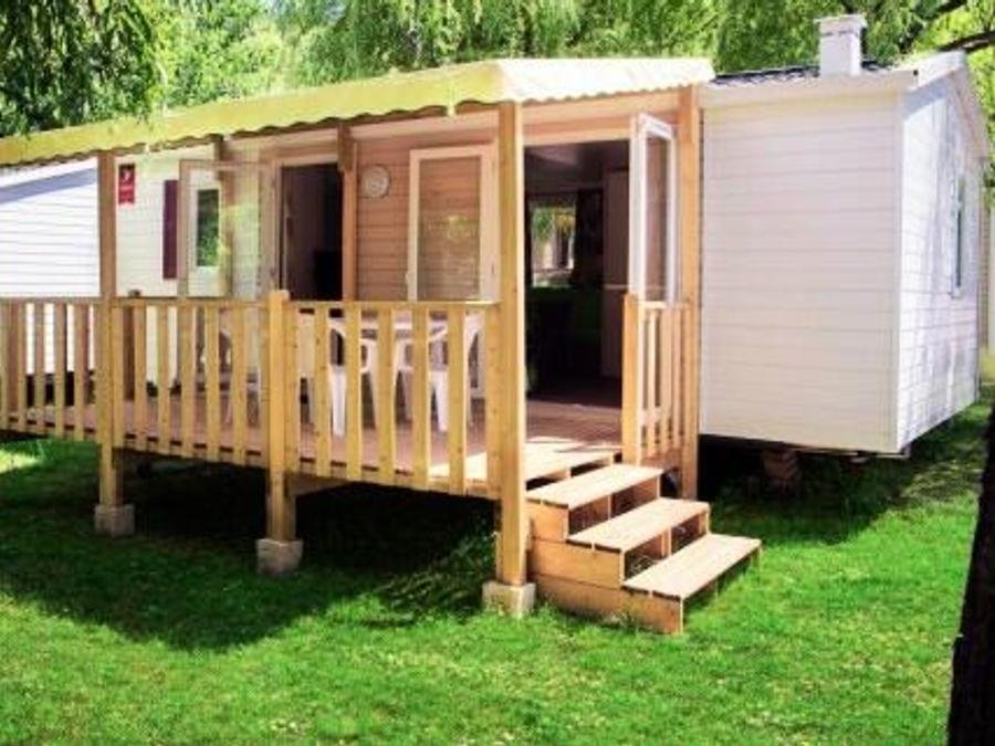 Camping Pas Cher vous présente avec son site Officiel campingpascher.fr, le Camping Coeur D'Ardèche classé 4 étoiles, situé sur la commune de Saint Vincent De Durfort dans le département Ardèche (Rhône Alpes) en France. Le camping Coeur D'Ardèche vous propose un hébergement de type mobil-home de 29 m² pour 1 personne avec climatisation (télévision). L'établissement vous propose 29 autres types d'hébergements. Découvrez tous nos séjours à petits prix dans la commune et aux alentours de Saint Vincent De Durfort du département : Ardèche (Rhône Alpes). Les Avis clients pour le Camping Coeur D'Ardèche sont excellents avec une note moyenne de 8 sur 10. Rivière, Piscine chauffée, Piscine extérieure, Animations familiales, Club enfants, Aire de jeux enfants, Pédalo, Pétanque, Randonnée, Salle de jeux vidéo, Terrain de beach-volley, Terrain multisports, Tir à l’arc, Trampoline, Bar, Dépôt de pain, Plats à emporter, Restaurant, Épicerie,... En savoir plus : cliquez-ICI.