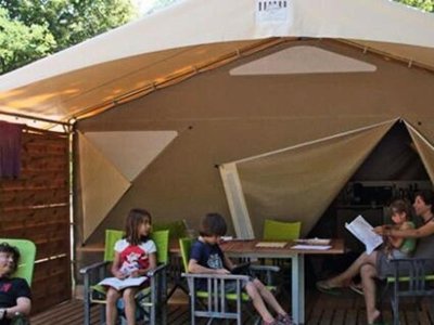 tente en toile et bois - Coeur D'Ardèche photo 3