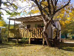 Camping Pas Cher vous présente avec son site Officiel campingpascher.fr, le Camping Maeva Escapades Coeur D'Ardèche classé 4 étoiles, situé sur la commune de Saint Vincent De Durfort dans le département Ardèche (Rhône Alpes) en France. Le camping Maeva Escapades Coeur D'Ardèche, vous présente un hébergement de type mobil-home de 24 m² et télévision. Le camping Maeva Escapades Coeur D'Ardèche vous proposeun séjour PAS CHER avec une REMISEdu vendredi 01 mai au vendredi 08 mai 2026, en promotion à -52% pour 7 nuits à 235,74 € au lieu de 496,3 € soit une Économie de 260,56 €. Cette location propose 123 dates différentes pour réserver votre séjour. Découvrez également les 30 autres gammes d'hébergements du camping. Les Avis clients pour le Camping Maeva Escapades Coeur D'Ardèche sont excellents avec une note moyenne de 8 sur 10. Rivière, Piscine chauffée, Piscine extérieure, Animations familiales, Club enfants, Aire de jeux enfants, Pédalo, Pétanque, Randonnée, Salle de jeux vidéo, Terrain de beach-volley, Terrain multisports, Tir à l’arc, Trampoline, Bar, Dépôt de pain, Plats à emporter, Restaurant, Épicerie,... En savoir plus : cliquez-ICI.