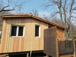 Camping Pas Cher vous présente avec son site Officiel campingpascher.fr, le Camping Maeva Escapades Coeur D'Ardèche classé 4 étoiles, situé sur la commune de Saint Vincent De Durfort dans le département Ardèche (Rhône Alpes) en France. Le camping Maeva Escapades Coeur D'Ardèche, vous présente un hébergement de type chalet de 64 m² avec climatisation et télévision. Le camping Maeva Escapades Coeur D'Ardèche vous proposeun séjour PAS CHER avec une REMISEdu lundi 25 mai au lundi 01 juin 2026, en promotion à -52% pour 7 nuits à 631,75 € au lieu de 1330,0 € soit une Économie de 698,25 €. Cette location propose 117 dates différentes pour réserver votre séjour. Découvrez également les 30 autres gammes d'hébergements du camping. Les Avis clients pour le Camping Maeva Escapades Coeur D'Ardèche sont excellents avec une note moyenne de 8 sur 10. Rivière, Piscine chauffée, Piscine extérieure, Animations familiales, Club enfants, Aire de jeux enfants, Pédalo, Pétanque, Randonnée, Salle de jeux vidéo, Terrain de beach-volley, Terrain multisports, Tir à l’arc, Trampoline, Bar, Dépôt de pain, Plats à emporter, Restaurant, Épicerie,... En savoir plus : cliquez-ICI.