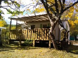 Camping Pas Cher vous présente avec son site Officiel campingpascher.fr, le Camping Maeva Escapades Coeur D'Ardèche classé 4 étoiles, situé sur la commune de Saint Vincent De Durfort dans le département Ardèche (Rhône Alpes) en France. Le camping Maeva Escapades Coeur D'Ardèche, vous présente un hébergement de type mobil-home de 24 m² et télévision. Le camping Maeva Escapades Coeur D'Ardèche vous proposeun séjour PAS CHER avec une REMISEdu sam. 09 mai au sam. 16 mai 2026, en promotion à -53% pour 7 nuits à 279 € au lieu de 593,62 € soit une Économie de 314,62 €. Cette location propose 123 dates différentes pour réserver votre séjour. Découvrez également les 30 autres gammes d'hébergements du camping. Les Avis clients pour le Camping Maeva Escapades Coeur D'Ardèche sont excellents avec une note moyenne de 8 sur 10. Rivière, Piscine chauffée, Piscine extérieure, Animations familiales, Club enfants, Aire de jeux enfants, Pédalo, Pétanque, Randonnée, Salle de jeux vidéo, Terrain de beach-volley, Terrain multisports, Tir à l’arc, Trampoline, Bar, Dépôt de pain, Plats à emporter, Restaurant, Épicerie,... En savoir plus : cliquez-ICI.