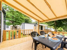 Camping Pas Cher vous présente avec son site Officiel campingpascher.fr, le Camping Maeva Escapades Coeur D'Ardèche classé 4 étoiles, situé sur la commune de Saint Vincent De Durfort dans le département Ardèche (Rhône Alpes) en France. Le camping Maeva Escapades Coeur D'Ardèche, vous présente un hébergement de type mobil-home de 32 m² pour 6 personnes et télévision. Le camping Maeva Escapades Coeur D'Ardèche vous proposeun séjour PAS CHER avec une REMISEdu lundi 25 mai au lundi 01 juin 2026, en promotion à -35% pour 7 nuits à 359 € au lieu de 552,31 € soit une Économie de 193,31 €. Cette location propose 70 dates différentes pour réserver votre séjour. Découvrez également les 30 autres gammes d'hébergements du camping. Les Avis clients pour le Camping Maeva Escapades Coeur D'Ardèche sont excellents avec une note moyenne de 8 sur 10. Rivière, Piscine chauffée, Piscine extérieure, Animations familiales, Club enfants, Aire de jeux enfants, Pédalo, Pétanque, Randonnée, Salle de jeux vidéo, Terrain de beach-volley, Terrain multisports, Tir à l’arc, Trampoline, Bar, Dépôt de pain, Plats à emporter, Restaurant, Épicerie,... En savoir plus : cliquez-ICI.