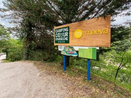 Camping Pas Cher vous présente avec son site Officiel campingpascher.fr, le Camping Maeva Escapades Coeur D'Ardèche classé 4 étoiles, situé sur la commune de Saint Vincent De Durfort dans le département Ardèche (Rhône-alpes) en France. Le camping Maeva Escapades Coeur D'Ardèche vous propose un hébergement de type mobil-home de 40 m² avec climatisation. L'établissement vous propose 30 autres types d'hébergements. Découvrez tous nos séjours à petits prix dans la commune et aux alentours de Saint Vincent De Durfort du département : Ardèche (Rhône-alpes). Les Avis clients pour le Camping Maeva Escapades Coeur D'Ardèche sont excellents avec une note moyenne de 8 sur 10. Rivière, Piscine chauffée, Piscine extérieure, Animations familiales, Club enfants, Aire de jeux enfants, Pédalo, Pétanque, Randonnée, Salle de jeux vidéo, Terrain de beach-volley, Terrain multisports, Tir à l’arc, Trampoline, Bar, Dépôt de pain, Plats à emporter, Restaurant, Épicerie,... En savoir plus : cliquez-ICI.