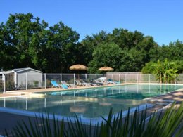 Camping Pas Cher vous présente avec son site Officiel campingpascher.fr, le Camping Las Chancas classé 2 étoiles, situé sur la commune de Sainte Eulalie En Born dans le département Landes (Aquitaine) en France. Le camping Las Chancas vous propose un hébergement de type mobil-home de 32 m² avec climatisation (télévision). L'établissement vous propose 5 autres types d'hébergements. Découvrez tous nos séjours à petits prix dans la commune et aux alentours de Sainte Eulalie En Born du département : Landes (Aquitaine). Les Avis clients pour le Camping Las Chancas sont excellents avec une note moyenne de 8 sur 10. Piscine extérieure, Aire de jeux enfants, Golf, Pétanque, Randonnée, Structure gonflable enfants, Dépôt de pain, Plats à emporter, Restaurant, Snack/Bar,... En savoir plus : cliquez-ICI.