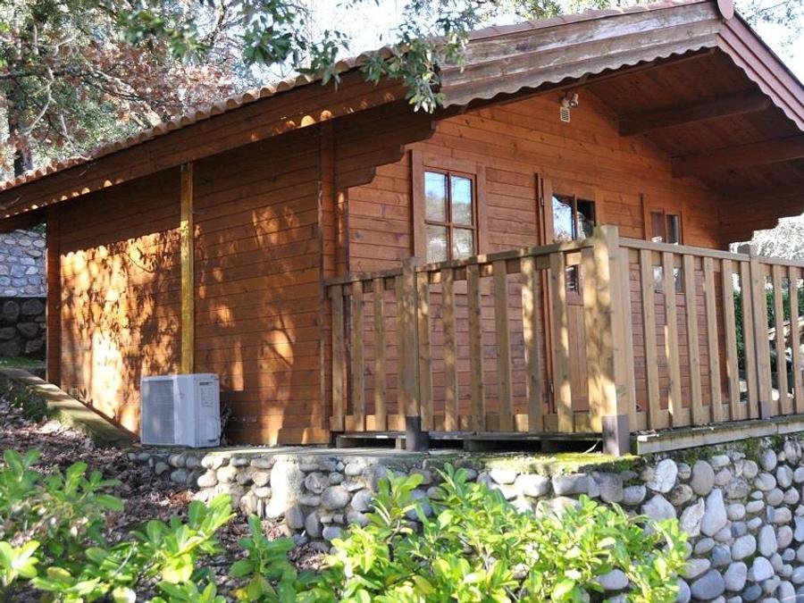 Camping Pas Cher vous présente avec son site Officiel campingpascher.fr, le Camping Domaine Des Blachas classé 4 étoiles, situé sur la commune de Salavas dans le département Ardèche (Rhône Alpes) en France. Le camping Domaine Des Blachas vous propose un hébergement de type chalet. L'établissement vous propose 13 autres types d'hébergements. Découvrez tous nos séjours à petits prix dans la commune et aux alentours de Salavas du département : Ardèche (Rhône Alpes). Les Avis clients pour le Camping Domaine Des Blachas sont excellents avec une note moyenne de 8 sur 10. Rivière, Piscine chauffée, Piscine extérieure, Animations familiales, Club enfants, Canoë-kayak, Centre équestre, Court de tennis, Golf, Ping-pong, Pétanque, Randonnée, Terrain multisports, Bar, Dépôt de pain, Pizzeria, Restaurant, Snack/Bar, Épicerie,... En savoir plus : cliquez-ICI.