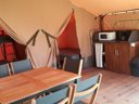 Cliquez pour découvrir toutes les photos de l'HÉBERGEMENT ! tente en toile et bois - camping Les P'tites Maisons Dans La Prairie photo 7