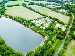 Camping Pas Cher vous présente avec son site Officiel campingpascher.fr, le Camping Au Pré De L'Etang classé 3 étoiles, situé sur la commune de Sainte Foy dans le département Vendée (Pays De La Loire) en France. Le camping Au Pré De L'Etang, vous présente un hébergement de type mobil-home de 23 m² et télévision. Le camping Au Pré De L'Etang vous propose du vendredi 18 septembre au vendredi 25 septembre 2026 pour 7 nuits à 290€. Cette location propose 23 dates différentes pour réserver votre séjour. Découvrez également les 10 autres gammes d'hébergements du camping. Les Avis clients pour le Camping Au Pré De L'Etang sont excellents avec une note moyenne de 8 sur 10. Aire de jeux enfants, Ping-pong, Pétanque, Brasserie, Dépôt de pain, Plats à emporter,... En savoir plus : cliquez-ICI.