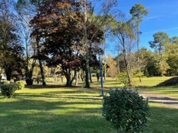 Camping Pas Cher vous présente avec son site Officiel campingpascher.fr, le Camping Val De L'eyre classé 4 étoiles, situé sur la commune de Salles dans le département Gironde (Aquitaine) en France. Le camping Val De L'eyre, vous présente un hébergement de type mobil-home de 25 m². Le camping Val De L'eyre vous propose du mardi 01 décembre au mardi 08 décembre 2026 pour 7 nuits à 198€. Cette location propose 241 dates différentes pour réserver votre séjour. Découvrez également les 9 autres gammes d'hébergements du camping. Les Avis clients pour le Camping Val De L'eyre sont excellents avec une note moyenne de 8 sur 10. Rivière, Piscine extérieure, Club enfants, Aire de jeux enfants, Baby-foot, Canoë-kayak, Parcours sportif, Ping-pong, Pétanque, Terrain de football, Trampoline, Bar,... En savoir plus : cliquez-ICI.