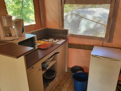 Cliquez pour découvrir toutes les photos de l'HÉBERGEMENT ! tente en toile et bois - Des Bastides photo 2