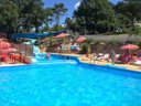 Camping Pas Cher vous présente avec son site Officiel campingpascher.fr, le Camping Des Bastides classé 4 étoiles, situé sur la commune de Salles dans le département Lot-et-garonne (Aquitaine) en France. Le camping Des Bastides vous propose un hébergement de type chalet de 85 m² pour 8 personnes avec climatisation. L'établissement vous propose 3 autres types d'hébergements. Découvrez tous nos séjours à petits prix dans la commune et aux alentours de Salles du département : Lot-et-garonne (Aquitaine). Les Avis clients pour le Camping Des Bastides sont excellents avec une note moyenne de 8 sur 10. Piscine extérieure, Animations familiales, Club enfants, Aire de jeux enfants, Canoë-kayak, Centre équestre, Ping-pong, Piscine, Pétanque, Structure gonflable enfants, Terrain multisports, Trampoline, Bar, Dépôt de pain, Plats à emporter, Épicerie,... En savoir plus : cliquez-ICI.