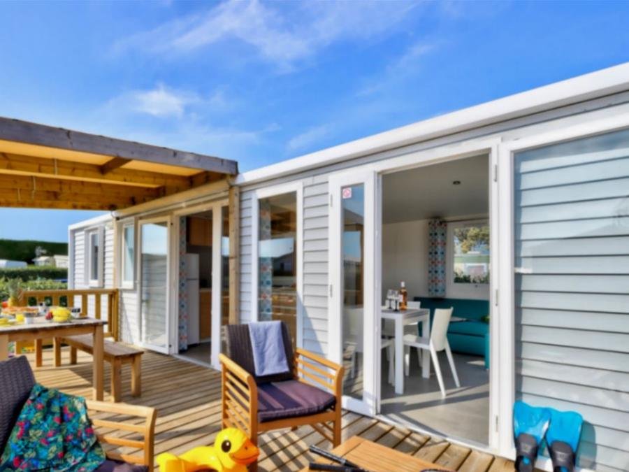 Camping Pas Cher vous présente avec son site Officiel campingpascher.fr, le Camping Paradis D'Utah Beach classé 4 étoiles, situé sur la commune de Sainte Marie Du Mont dans le département Manche (Basse Normandie) en France. Le camping Paradis D'Utah Beach vous propose un hébergement de type mobil-home de 35 m² (télévision). L'établissement vous propose 6 autres types d'hébergements. Découvrez tous nos séjours à petits prix dans la commune et aux alentours de Sainte Marie Du Mont du département : Manche (Basse Normandie). Les Avis clients pour le Camping Paradis D'Utah Beach sont excellents avec une note moyenne de 8 sur 10. Piscine chauffée, Piscine couverte, Animations familiales, Club enfants, Aire de jeux enfants, Court de tennis, Pétanque, Sports nautiques, Structure gonflable enfants, Terrain de football, Trampoline, Bar, Dépôt de pain, Pizzeria, Plats à emporter, Épicerie,... En savoir plus : cliquez-ICI.